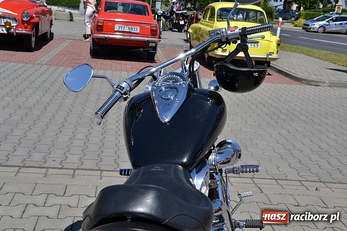Zdjęcie w galerii na portalu naszraciborz.pl: Zabytkowe samochody i motocykle zjechały do Bieńkowic wiadomości z regionu