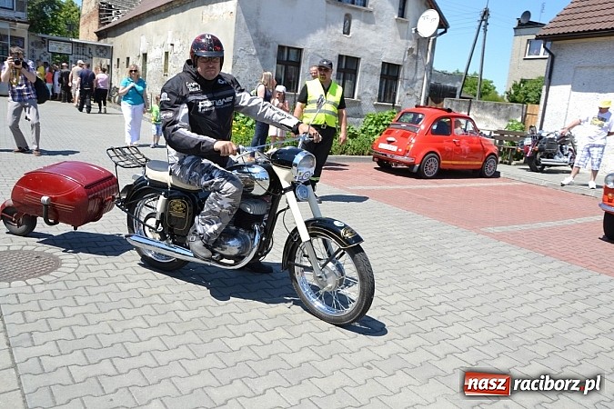 Zdjęcie w galerii na portalu naszraciborz.pl: Zabytkowe samochody i motocykle zjechały do Bieńkowic wiadomości z regionu