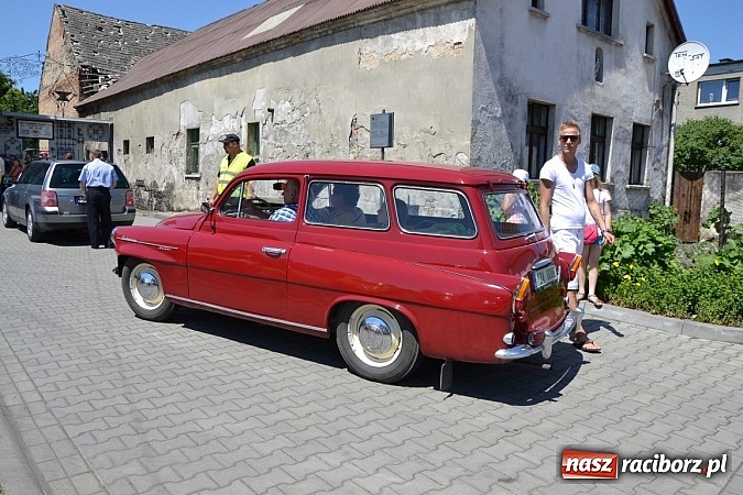 Zdjęcie w galerii na portalu naszraciborz.pl: Zabytkowe samochody i motocykle zjechały do Bieńkowic wiadomości z regionu