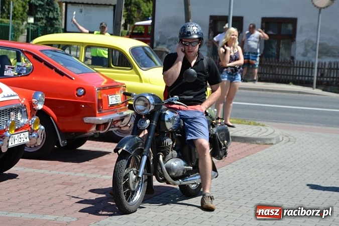 Zdjęcie w galerii na portalu naszraciborz.pl: Zabytkowe samochody i motocykle zjechały do Bieńkowic wiadomości z regionu