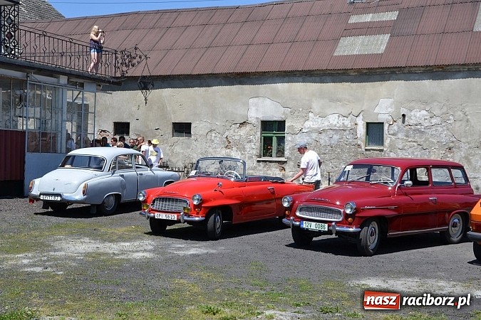 Zdjęcie w galerii na portalu naszraciborz.pl: Zabytkowe samochody i motocykle zjechały do Bieńkowic wiadomości z regionu