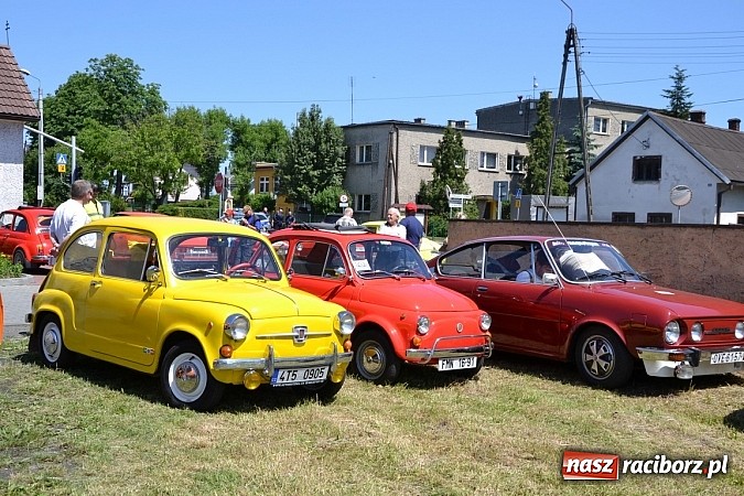 Zdjęcie w galerii na portalu naszraciborz.pl: Zabytkowe samochody i motocykle zjechały do Bieńkowic wiadomości z regionu