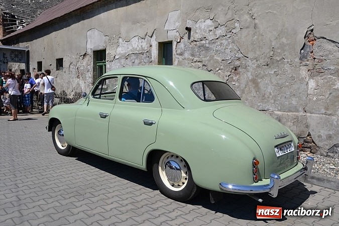 Zdjęcie w galerii na portalu naszraciborz.pl: Zabytkowe samochody i motocykle zjechały do Bieńkowic wiadomości z regionu