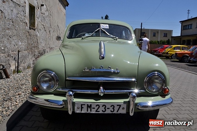 Zdjęcie w galerii na portalu naszraciborz.pl: Zabytkowe samochody i motocykle zjechały do Bieńkowic wiadomości z regionu