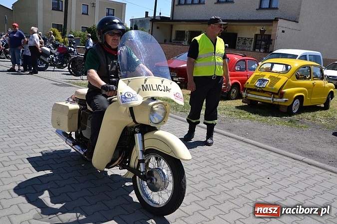 Zdjęcie w galerii na portalu naszraciborz.pl: Zabytkowe samochody i motocykle zjechały do Bieńkowic wiadomości z regionu