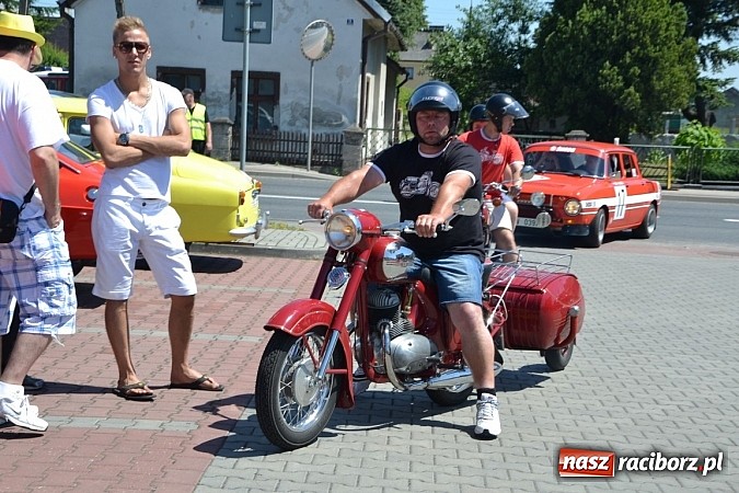Zdjęcie w galerii na portalu naszraciborz.pl: Zabytkowe samochody i motocykle zjechały do Bieńkowic wiadomości z regionu
