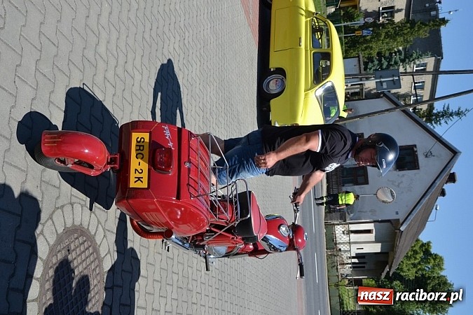 Zdjęcie w galerii na portalu naszraciborz.pl: Zabytkowe samochody i motocykle zjechały do Bieńkowic wiadomości z regionu