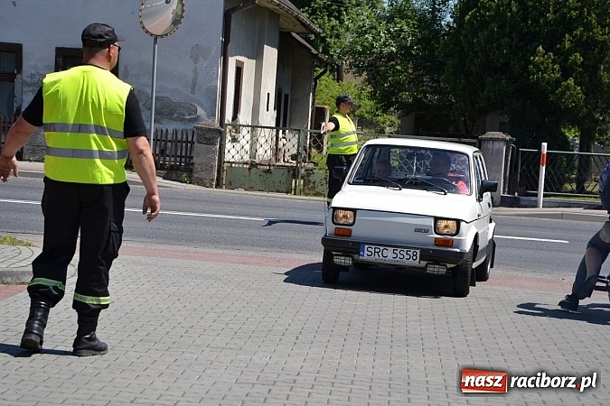 Zdjęcie w galerii na portalu naszraciborz.pl: Zabytkowe samochody i motocykle zjechały do Bieńkowic wiadomości z regionu