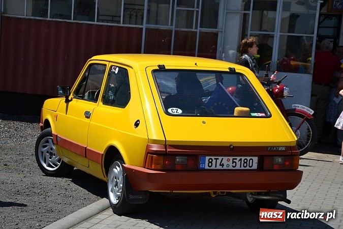 Zdjęcie w galerii na portalu naszraciborz.pl: Zabytkowe samochody i motocykle zjechały do Bieńkowic wiadomości z regionu