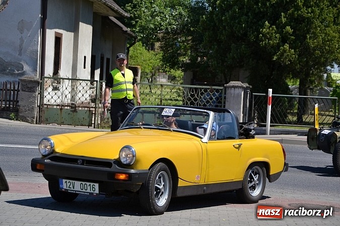 Zdjęcie w galerii na portalu naszraciborz.pl: Zabytkowe samochody i motocykle zjechały do Bieńkowic wiadomości z regionu