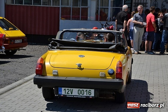 Zdjęcie w galerii na portalu naszraciborz.pl: Zabytkowe samochody i motocykle zjechały do Bieńkowic wiadomości z regionu