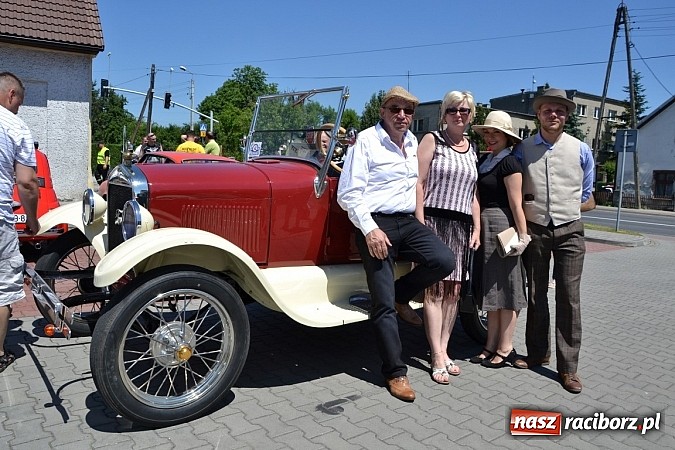 Zdjęcie w galerii na portalu naszraciborz.pl: Zabytkowe samochody i motocykle zjechały do Bieńkowic wiadomości z regionu