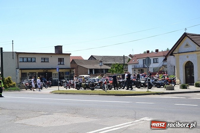 Zdjęcie w galerii na portalu naszraciborz.pl: Zabytkowe samochody i motocykle zjechały do Bieńkowic wiadomości z regionu
