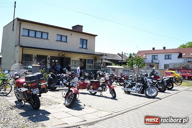 Zdjęcie w galerii na portalu naszraciborz.pl: Zabytkowe samochody i motocykle zjechały do Bieńkowic wiadomości z regionu
