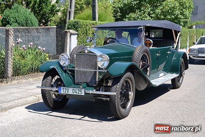 Zdjęcie w galerii na portalu naszraciborz.pl: Zabytkowe samochody i motocykle zjechały do Bieńkowic wiadomości z regionu