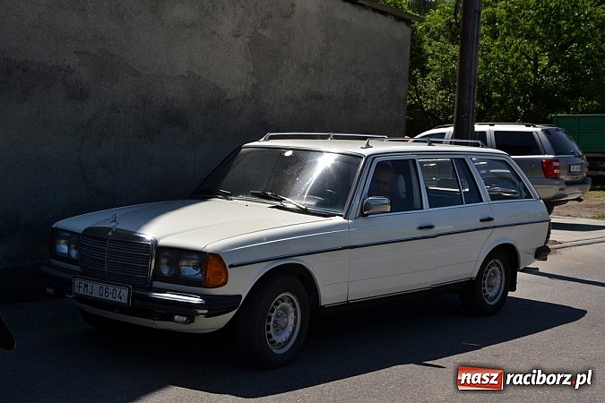 Zdjęcie w galerii na portalu naszraciborz.pl: Zabytkowe samochody i motocykle zjechały do Bieńkowic wiadomości z regionu