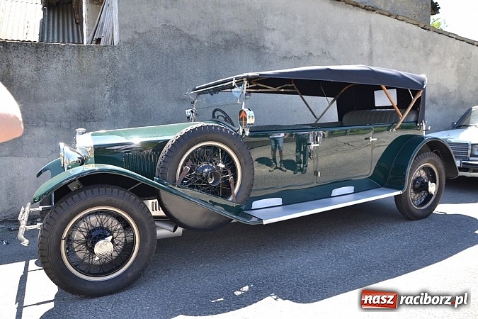 Zdjęcie w galerii na portalu naszraciborz.pl: Zabytkowe samochody i motocykle zjechały do Bieńkowic wiadomości z regionu
