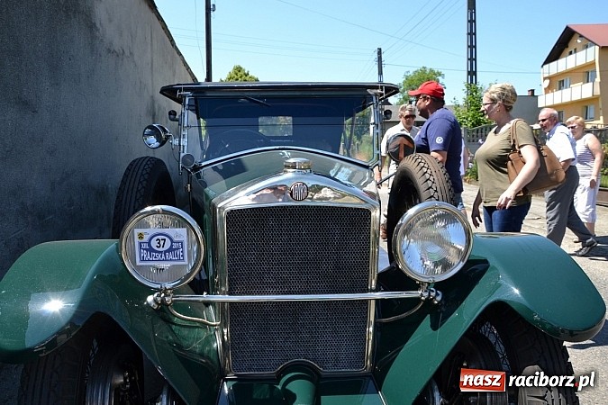 Zdjęcie w galerii na portalu naszraciborz.pl: Zabytkowe samochody i motocykle zjechały do Bieńkowic wiadomości z regionu