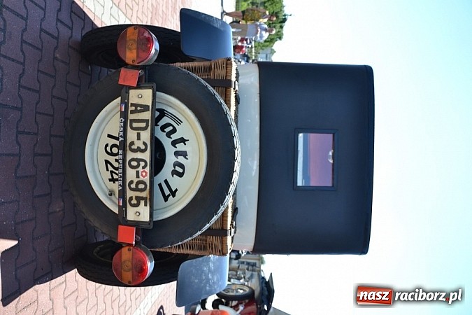 Zdjęcie w galerii na portalu naszraciborz.pl: Zabytkowe samochody i motocykle zjechały do Bieńkowic wiadomości z regionu