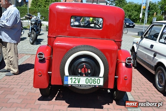 Zdjęcie w galerii na portalu naszraciborz.pl: Zabytkowe samochody i motocykle zjechały do Bieńkowic wiadomości z regionu