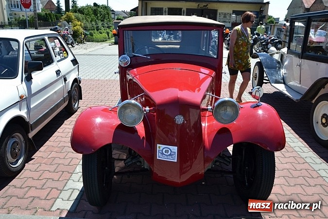 Zdjęcie w galerii na portalu naszraciborz.pl: Zabytkowe samochody i motocykle zjechały do Bieńkowic wiadomości z regionu