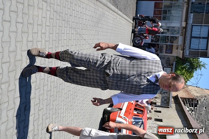 Zdjęcie w galerii na portalu naszraciborz.pl: Zabytkowe samochody i motocykle zjechały do Bieńkowic wiadomości z regionu