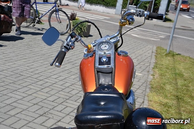 Zdjęcie w galerii na portalu naszraciborz.pl: Zabytkowe samochody i motocykle zjechały do Bieńkowic wiadomości z regionu