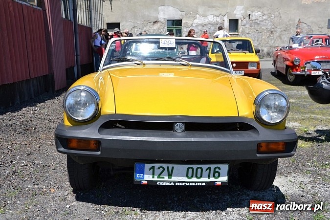 Zdjęcie w galerii na portalu naszraciborz.pl: Zabytkowe samochody i motocykle zjechały do Bieńkowic wiadomości z regionu