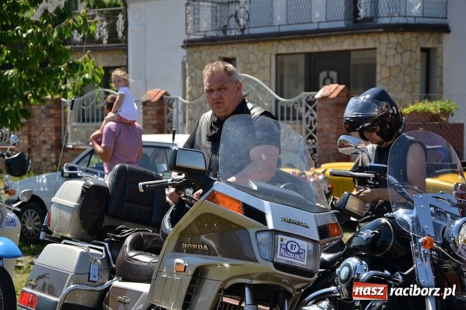 Zdjęcie w galerii na portalu naszraciborz.pl: Zabytkowe samochody i motocykle zjechały do Bieńkowic wiadomości z regionu