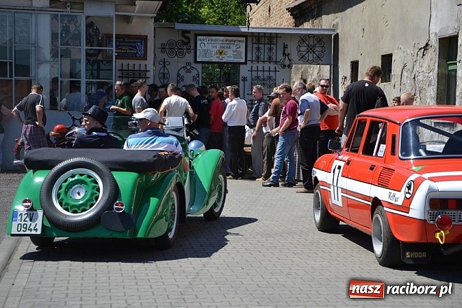 Zdjęcie w galerii na portalu naszraciborz.pl: Zabytkowe samochody i motocykle zjechały do Bieńkowic wiadomości z regionu