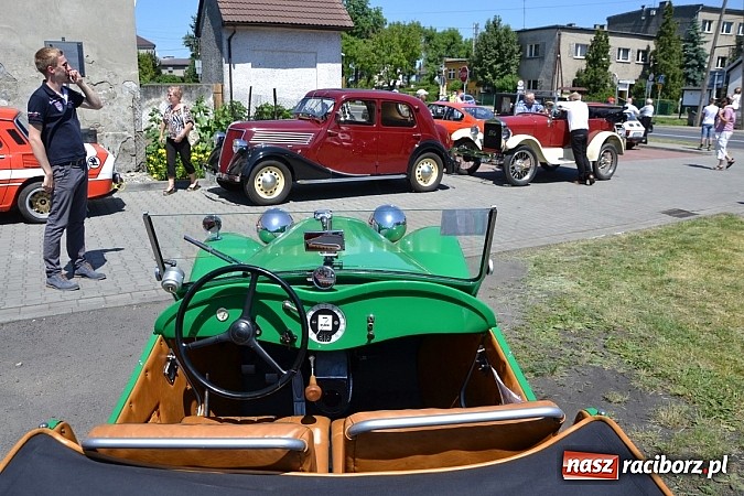 Zdjęcie w galerii na portalu naszraciborz.pl: Zabytkowe samochody i motocykle zjechały do Bieńkowic wiadomości z regionu