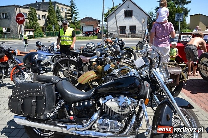 Zdjęcie w galerii na portalu naszraciborz.pl: Zabytkowe samochody i motocykle zjechały do Bieńkowic wiadomości z regionu