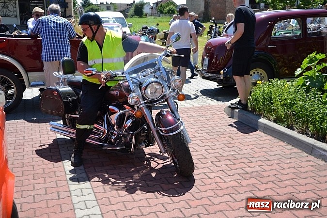 Zdjęcie w galerii na portalu naszraciborz.pl: Zabytkowe samochody i motocykle zjechały do Bieńkowic wiadomości z regionu