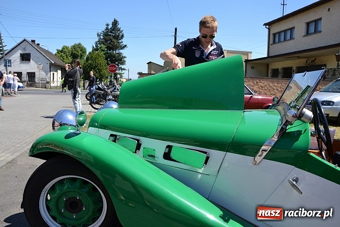 Zdjęcie w galerii na portalu naszraciborz.pl: Zabytkowe samochody i motocykle zjechały do Bieńkowic wiadomości z regionu