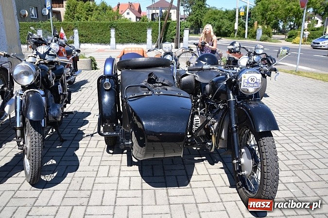 Zdjęcie w galerii na portalu naszraciborz.pl: Zabytkowe samochody i motocykle zjechały do Bieńkowic wiadomości z regionu