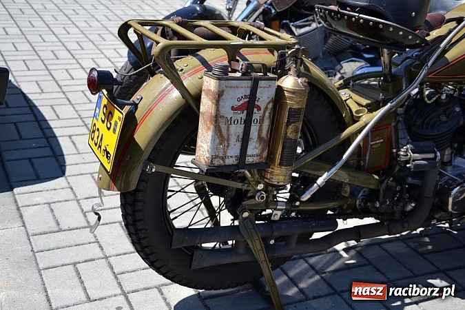 Zdjęcie w galerii na portalu naszraciborz.pl: Zabytkowe samochody i motocykle zjechały do Bieńkowic wiadomości z regionu