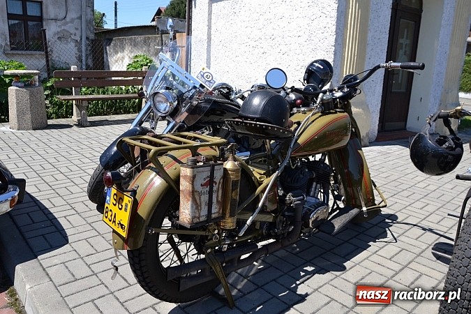 Zdjęcie w galerii na portalu naszraciborz.pl: Zabytkowe samochody i motocykle zjechały do Bieńkowic wiadomości z regionu