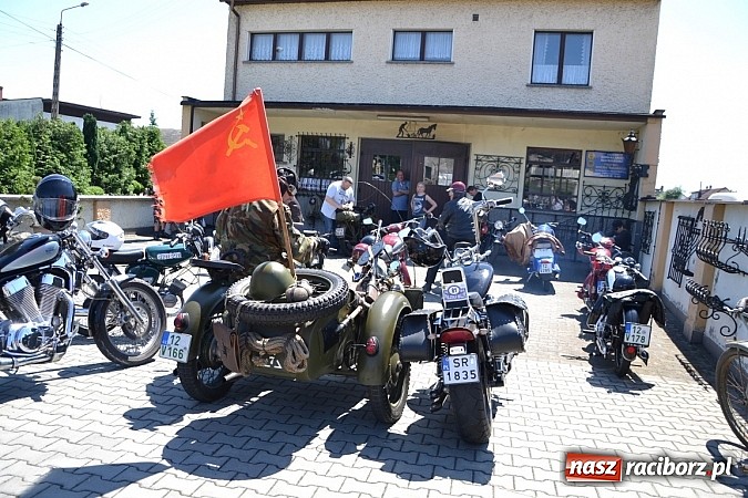 Zdjęcie w galerii na portalu naszraciborz.pl: Zabytkowe samochody i motocykle zjechały do Bieńkowic wiadomości z regionu