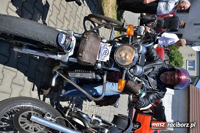 Zdjęcie w galerii na portalu naszraciborz.pl: Zabytkowe samochody i motocykle zjechały do Bieńkowic wiadomości z regionu