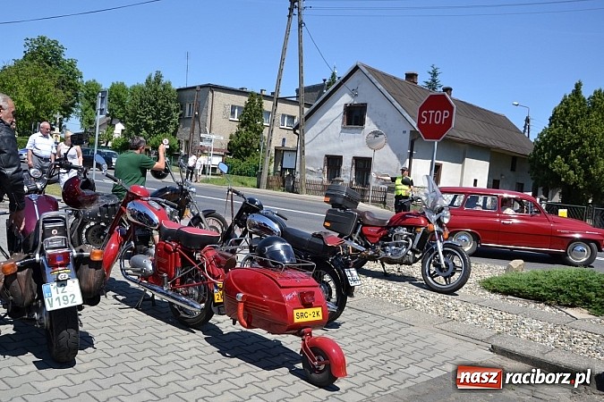 Zdjęcie w galerii na portalu naszraciborz.pl: Zabytkowe samochody i motocykle zjechały do Bieńkowic wiadomości z regionu