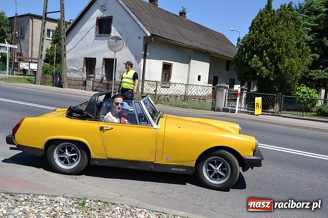 Zdjęcie w galerii na portalu naszraciborz.pl: Zabytkowe samochody i motocykle zjechały do Bieńkowic wiadomości z regionu