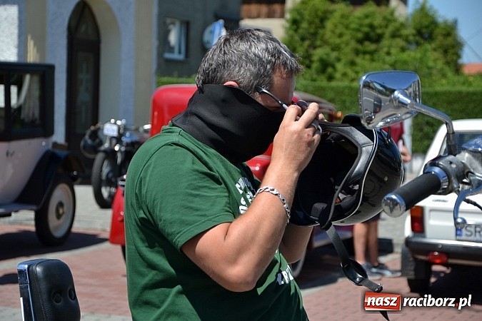 Zdjęcie w galerii na portalu naszraciborz.pl: Zabytkowe samochody i motocykle zjechały do Bieńkowic wiadomości z regionu