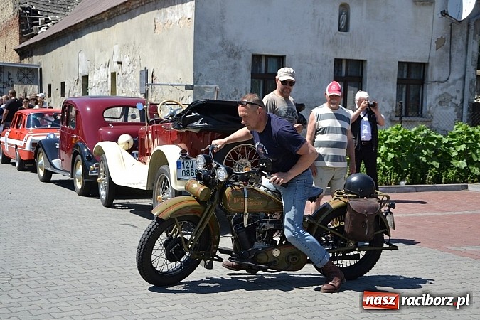 Zdjęcie w galerii na portalu naszraciborz.pl: Zabytkowe samochody i motocykle zjechały do Bieńkowic wiadomości z regionu