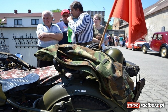 Zdjęcie w galerii na portalu naszraciborz.pl: Zabytkowe samochody i motocykle zjechały do Bieńkowic wiadomości z regionu