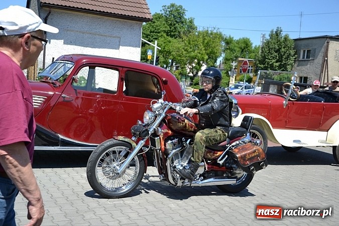 Zdjęcie w galerii na portalu naszraciborz.pl: Zabytkowe samochody i motocykle zjechały do Bieńkowic wiadomości z regionu