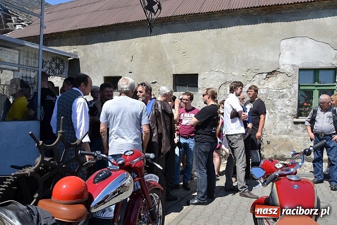 Zdjęcie w galerii na portalu naszraciborz.pl: Zabytkowe samochody i motocykle zjechały do Bieńkowic wiadomości z regionu