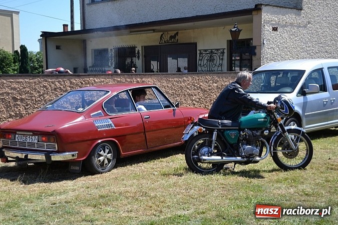 Zdjęcie w galerii na portalu naszraciborz.pl: Zabytkowe samochody i motocykle zjechały do Bieńkowic wiadomości z regionu