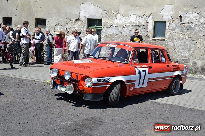 Zdjęcie w galerii na portalu naszraciborz.pl: Zabytkowe samochody i motocykle zjechały do Bieńkowic wiadomości z regionu