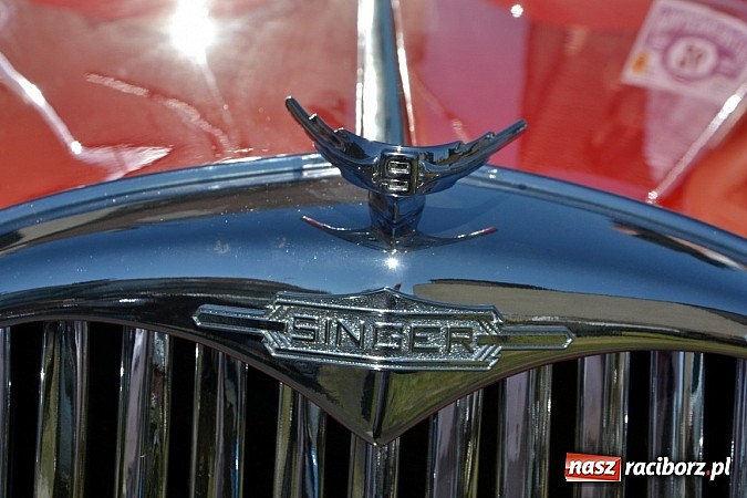 Zdjęcie w galerii na portalu naszraciborz.pl: Zabytkowe samochody i motocykle zjechały do Bieńkowic wiadomości z regionu