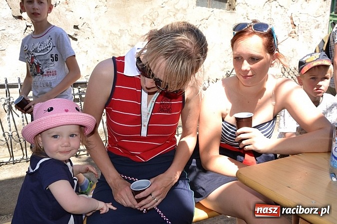 Zdjęcie w galerii na portalu naszraciborz.pl: Zabytkowe samochody i motocykle zjechały do Bieńkowic wiadomości z regionu